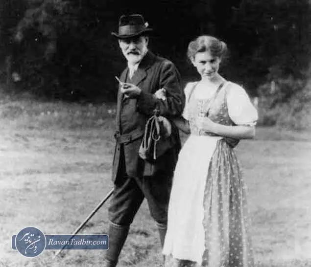 زیگموند فروید به همراه دخترش آنا فروید